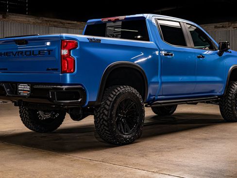 Used 2025 Chevrolet Silverado 1500 ZR2 w/ Technology Package image 10