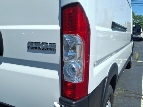 Used 2025 RAM ProMaster 2500 w/ Convenience Group FWD image 15