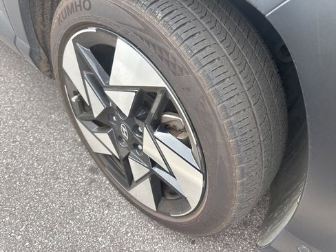 Used 2024 Hyundai Kona Limited image 3