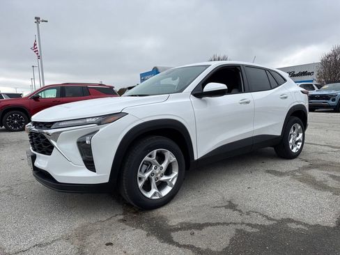 New 2026 Chevrolet Trax LS w/ LS Convenience Package image 1