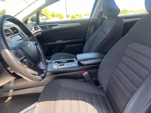 Used 2020 Ford Fusion SE image 18