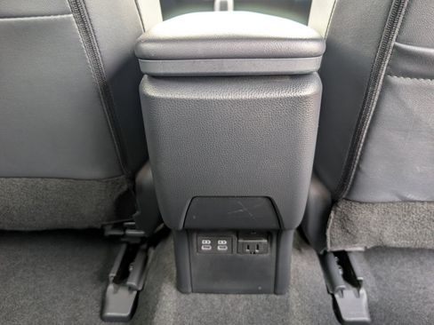 Used 2025 Toyota Prius Plug-In Hybrid image 7