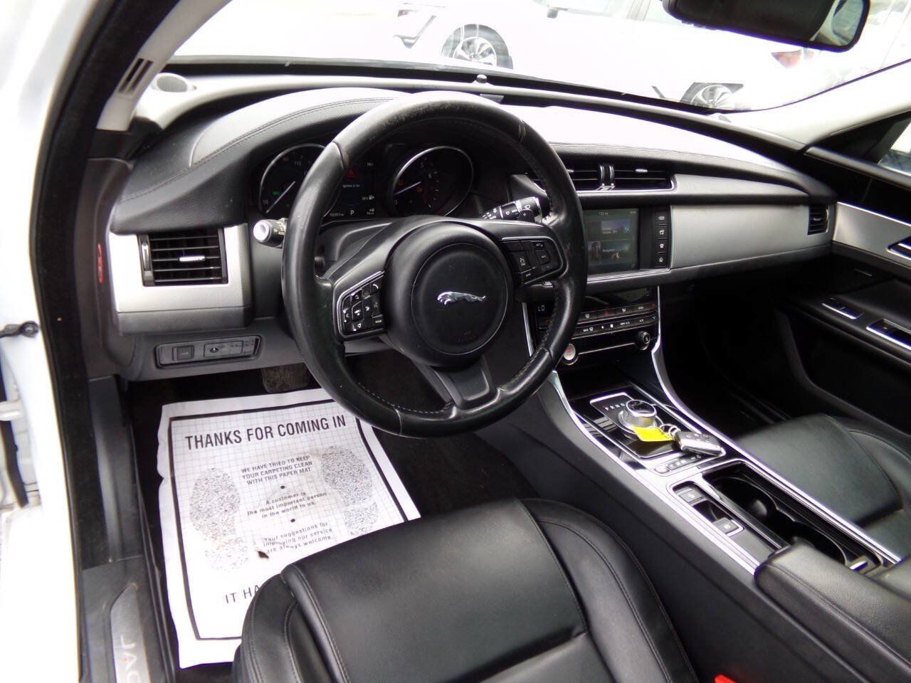 Used 2016 Jaguar XF Premium RWD image 7