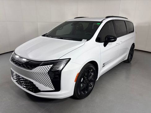 New 2027 Chrysler Pacifica Select FWD image 4