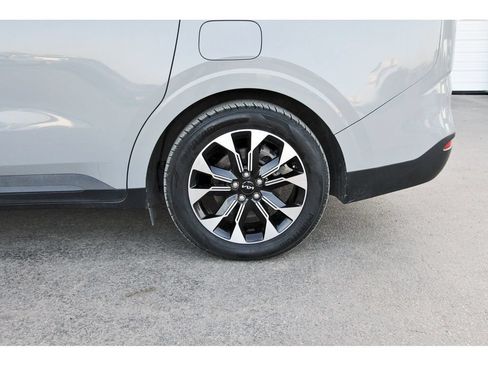 Used 2023 Kia Carnival EX FWD image 35