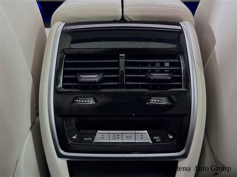 Used 2022 BMW X7 M50i image 27