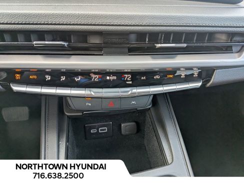 Used 2025 Cadillac XT4 Premium Luxury image 19