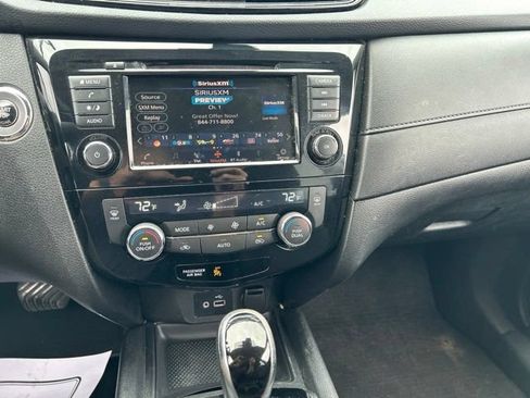 Used 2020 Nissan Rogue SV AWD/4WD image 3
