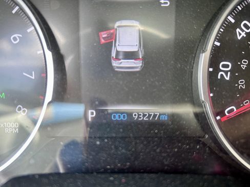 Used 2020 Toyota RAV4 LE w/ Carpet Mat Package FWD image 10