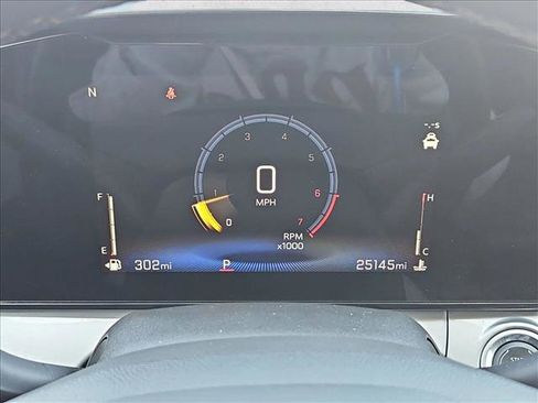 Used 2025 Chevrolet Trax LT w/ LT Convenience Package image 11