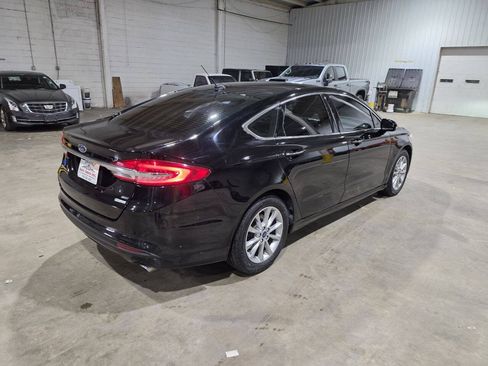 Used 2017 Ford Fusion SE w/ Fusion SE Technology Package FWD image 12