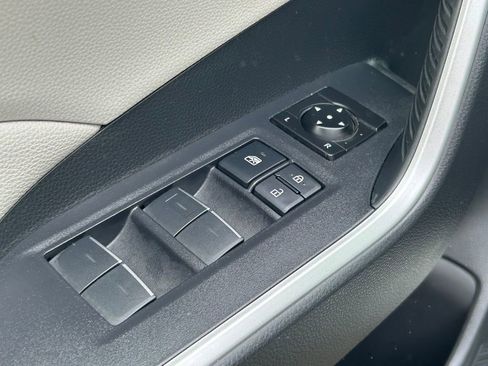 Used 2022 Toyota RAV4 XLE Premium image 24