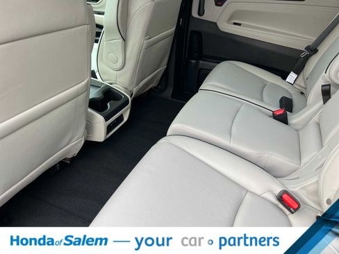 New 2026 Honda Odyssey Touring image 5