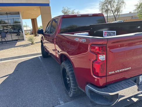Used 2024 Chevrolet Silverado 1500 LT AWD/4WD image 7