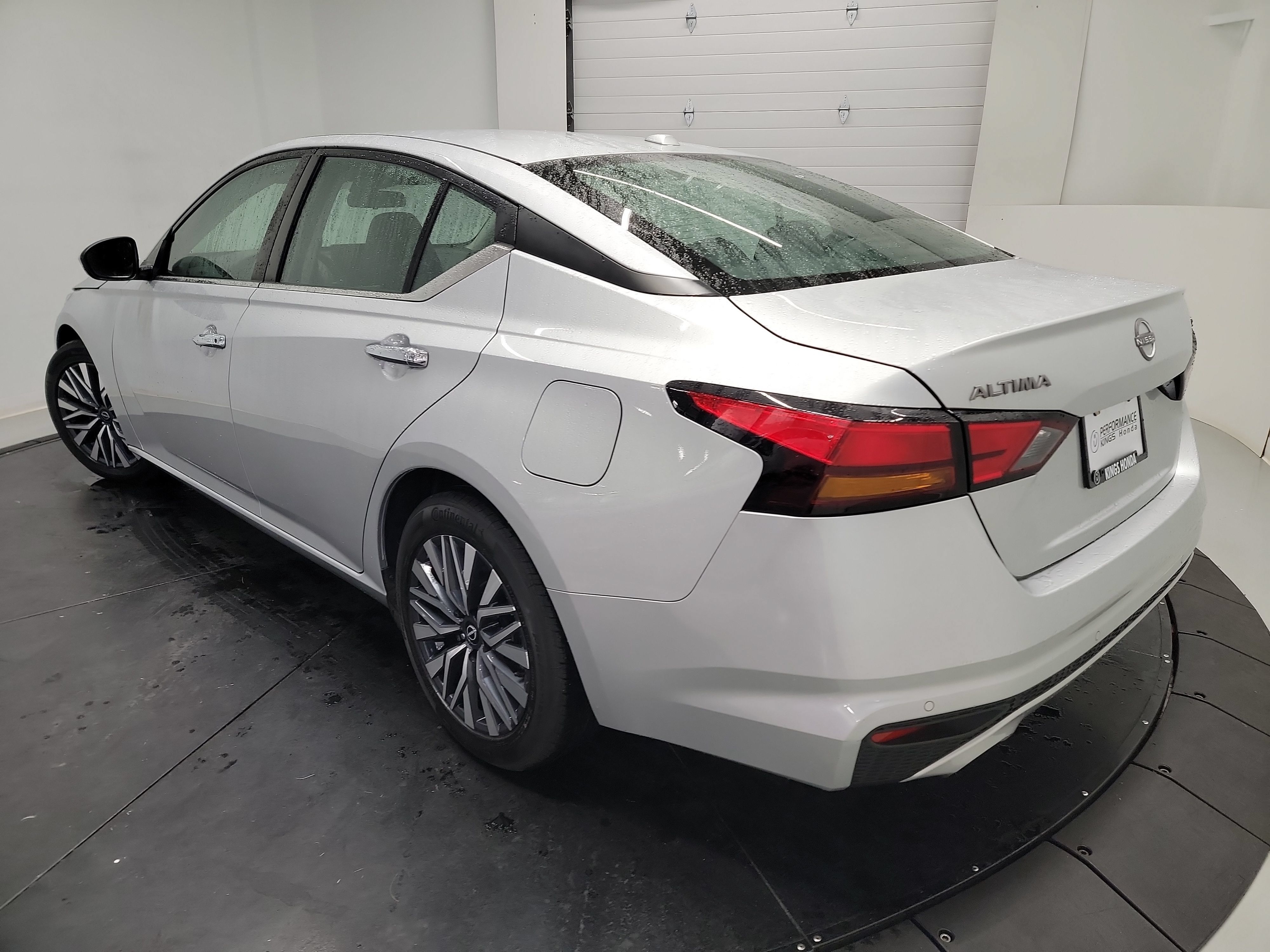 Used 2023 Nissan Altima 2.5 SV w/ SV Premium Package FWD image 6