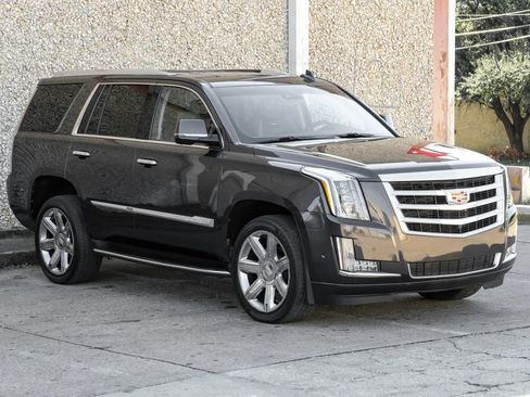 Used 2017 Cadillac Escalade Luxury image 7