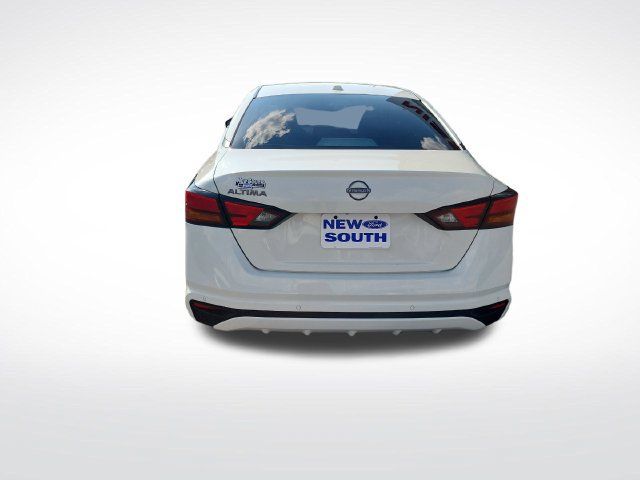 Used 2025 Nissan Altima 2.5 SV FWD image 4
