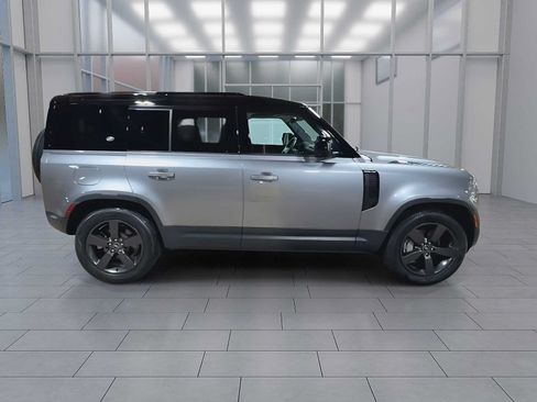 Used 2023 Land Rover Defender 110 SE AWD/4WD image 9