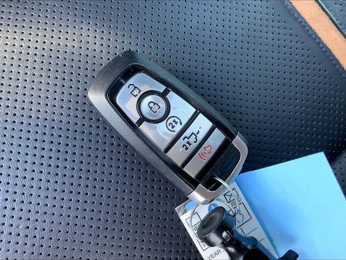 Used 2024 Ford F250 Platinum w/ FX4 Off-Road Package image 14