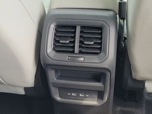 New 2026 Volkswagen Taos SE FWD image 6