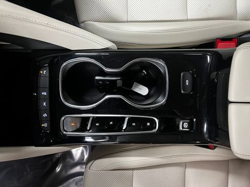 Certified 2023 Buick Envision Essence AWD/4WD image 22