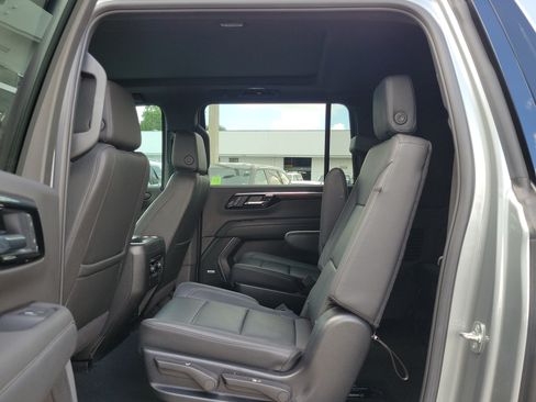 Used 2025 Chevrolet Suburban Z71 w/ Comfort Package AWD/4WD image 13