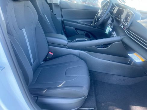 Used 2026 Hyundai Elantra SE FWD image 23