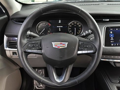 Used 2021 Cadillac XT4 Luxury FWD image 19