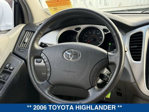 Used 2006 Toyota Highlander w/ 3rd Row image 17