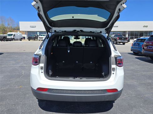 New 2026 Jeep Compass Latitude image 5