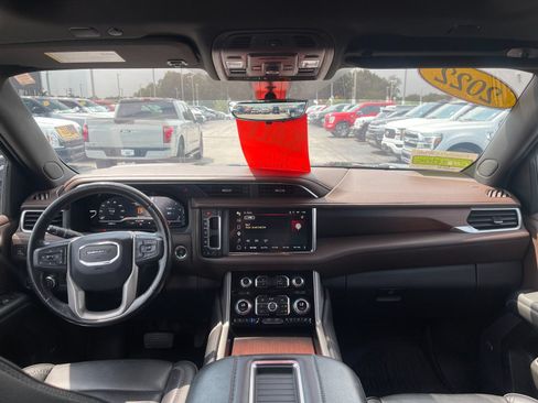 Used 2022 GMC Yukon Denali w/ Denali Premium Package AWD/4WD image 15