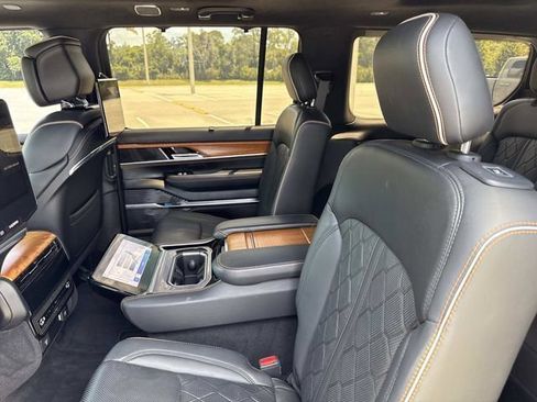 Used 2022 Jeep Grand Wagoneer Series III w/ Rear Seat Video Group 1 AWD/4WD image 12
