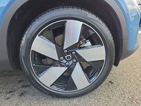Certified 2024 Volvo XC40 B5 Plus image 10