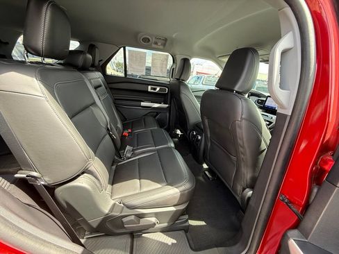 Used 2022 Ford Explorer XLT w/ Equipment Group 202A AWD/4WD image 26