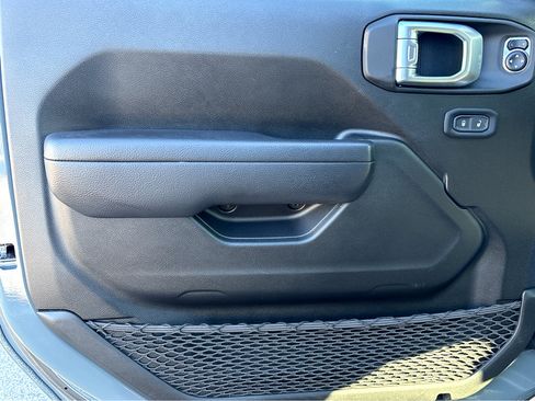 Used 2024 Jeep Wrangler Unlimited Rubicon image 18