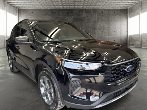 Used 2025 Ford Escape ST-Line w/ Cold Weather Package image 1