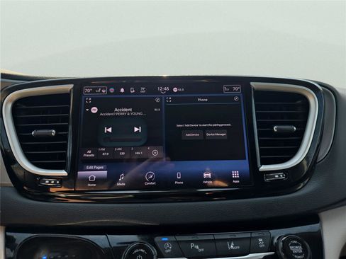 Used 2023 Chrysler Pacifica Touring-L image 23