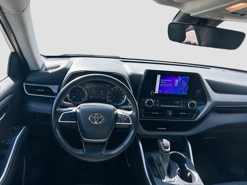 Used 2023 Toyota Highlander XLE w/ Protection Package #3 (TMS) FWD image 22