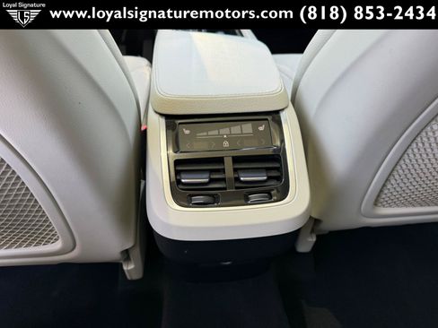 Used 2019 Volvo XC90 T6 Momentum w/ Advanced Package AWD/4WD image 17