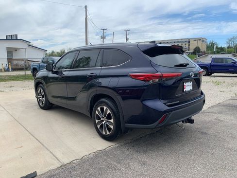 Used 2022 Toyota Highlander XLE image 1