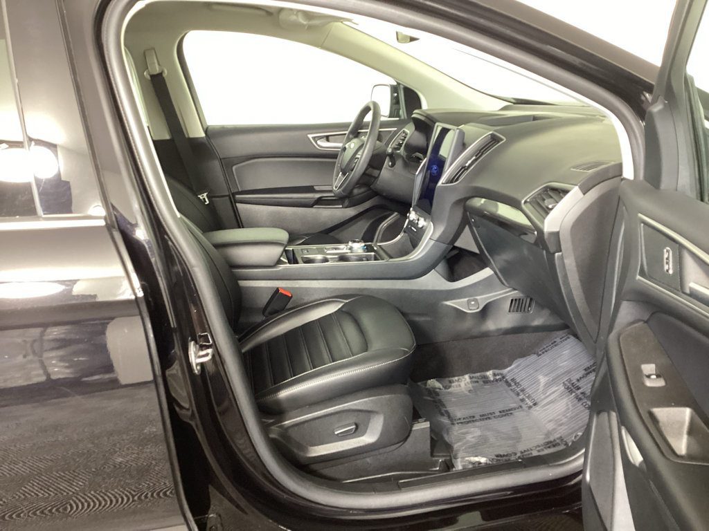 Certified 2024 Ford Edge SEL w/ Convenience Package AWD/4WD image 9