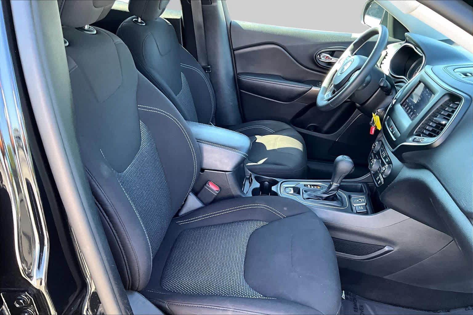 Used 2021 Jeep Cherokee Latitude FWD image 9