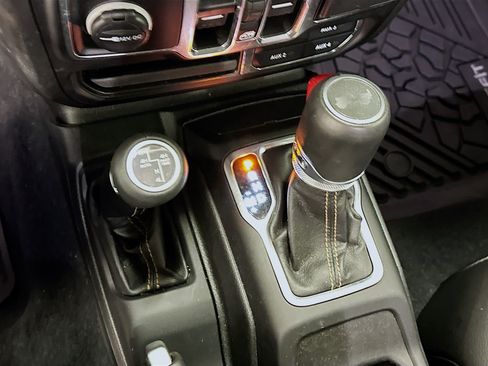 Used 2023 Jeep Wrangler Unlimited Sahara AWD/4WD image 25