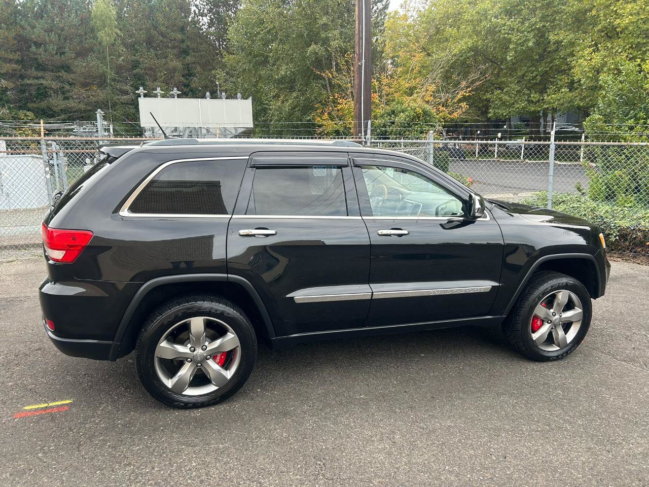 Used 2011 Jeep Grand Cherokee Overland AWD/4WD image 4