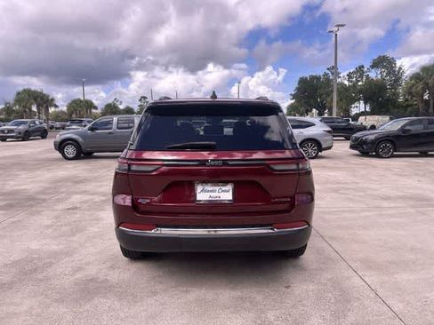 Used 2023 Jeep Grand Cherokee Laredo RWD image 13