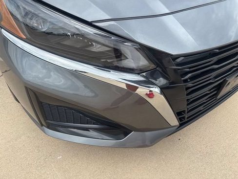Used 2025 Nissan Altima 2.5 SV FWD image 10