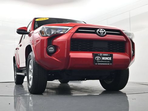 Used 2024 Toyota 4Runner SR5 AWD/4WD image 46