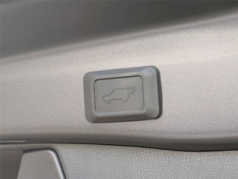 Used 2025 Toyota RAV4 XLE w/ Convenience Package AWD/4WD image 11