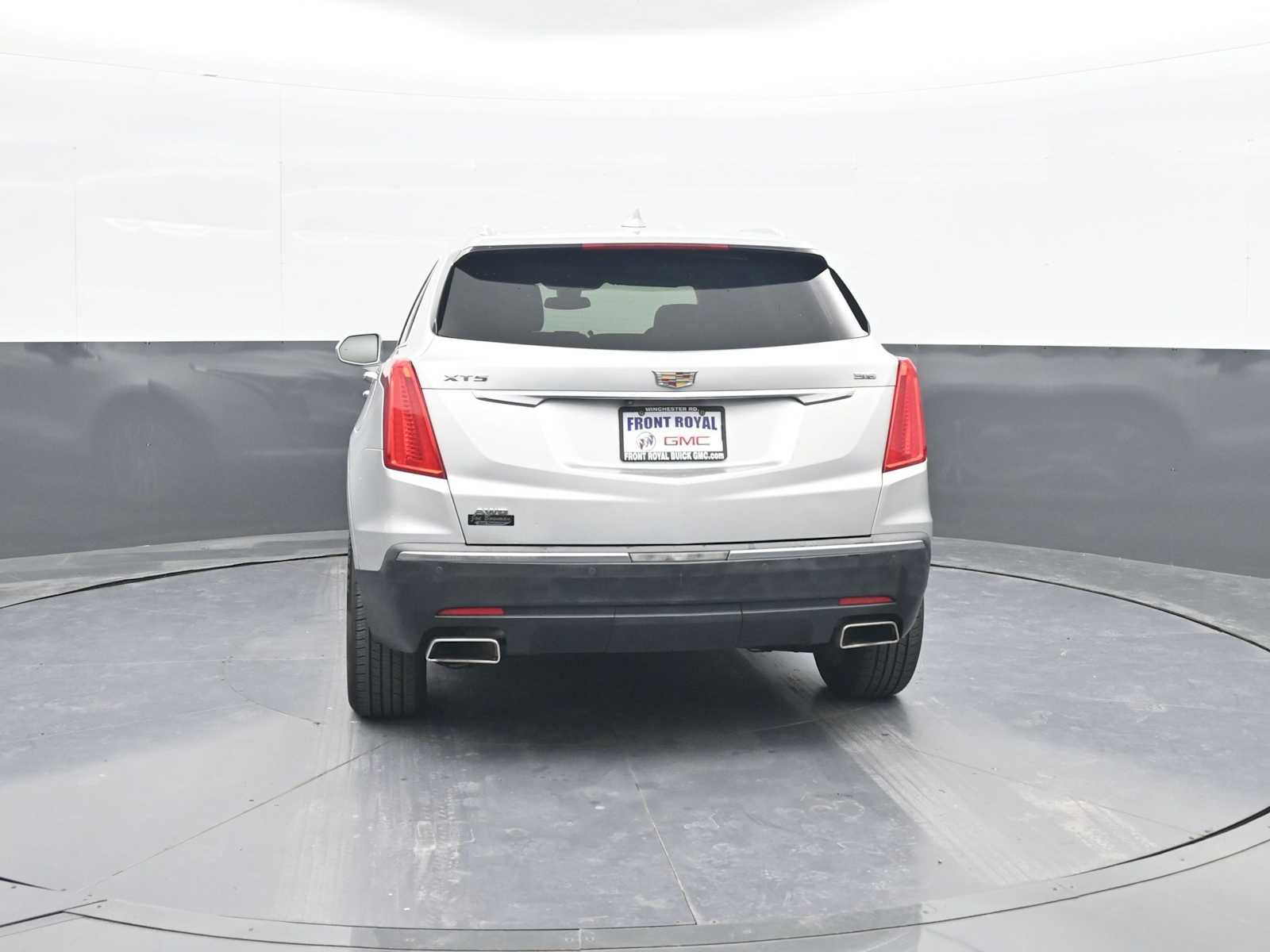 Used 2017 Cadillac XT5 Luxury w/ Driver Awareness Package AWD/4WD image 6