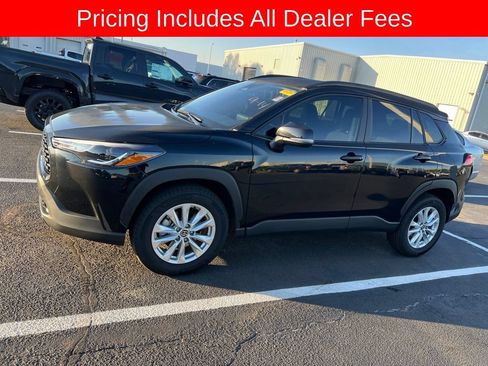 Used 2025 Toyota Corolla Cross LE FWD image 9